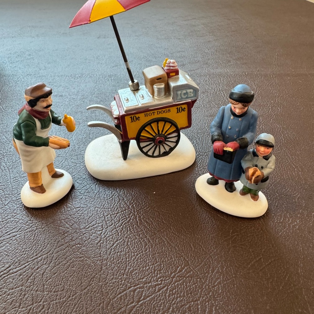 Department 56 hotdog vendor Christmas in the City collection